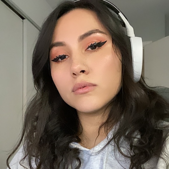 Meet your Posher, Jazmin - Picture 1 of 1